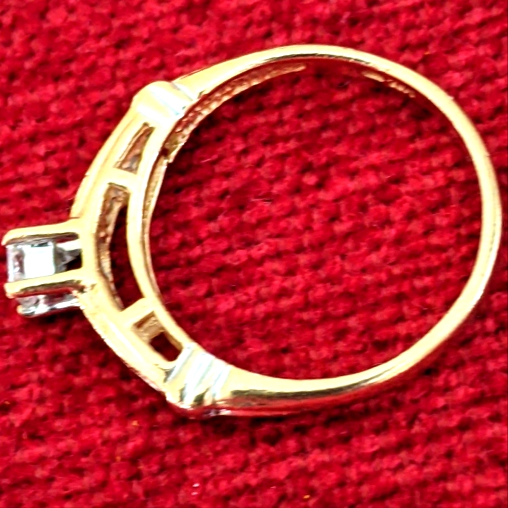 10K 💛GOLD WITH DIAMONDS RING - Picture 5 of 10